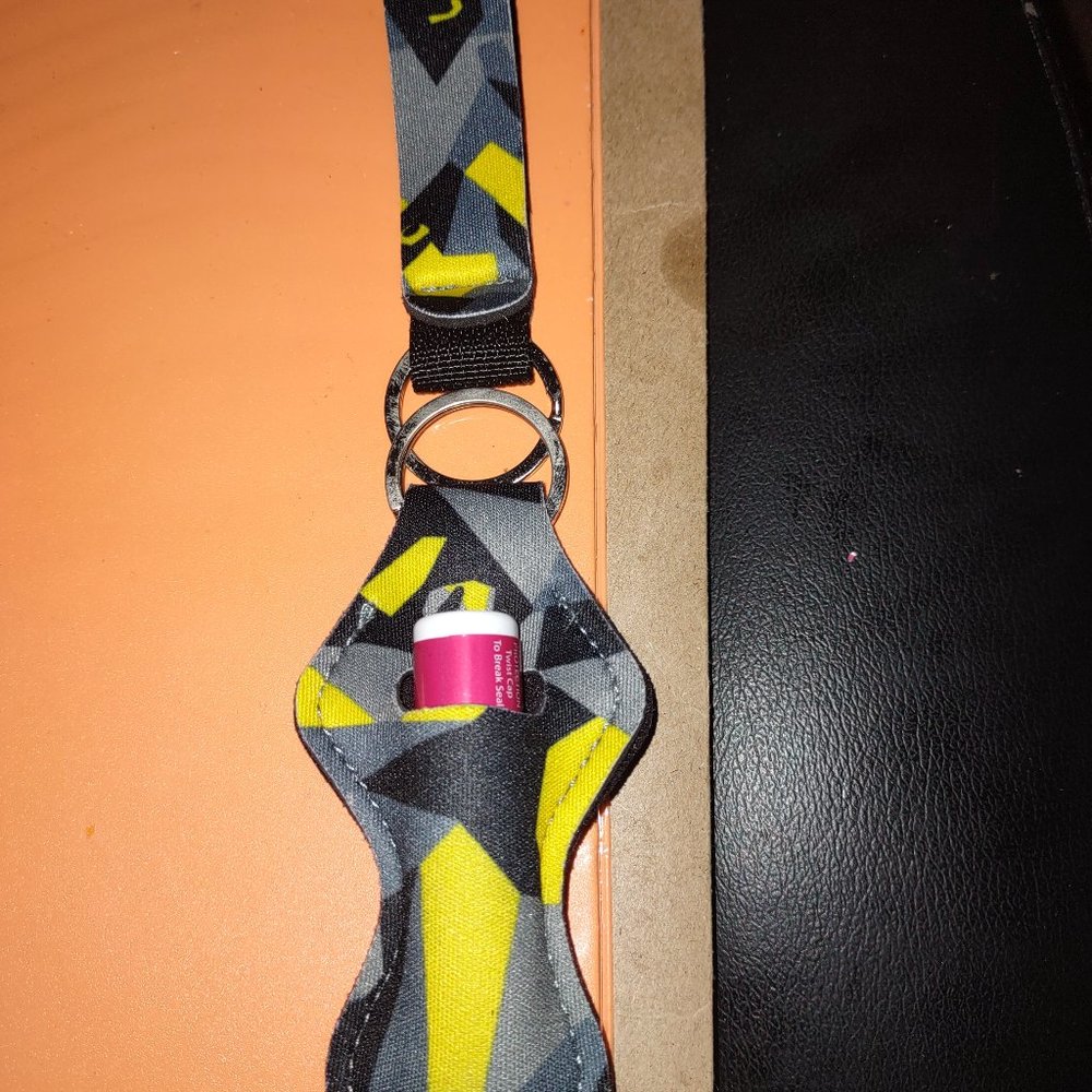 Hide away wristlet and key fob keychain